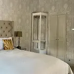 Old Daltongate House Bed & Breakfast 3*