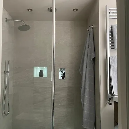 Bed & Breakfast Old Daltongate House 3*