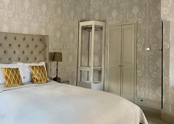 Old Daltongate House Bed & Breakfast 3*