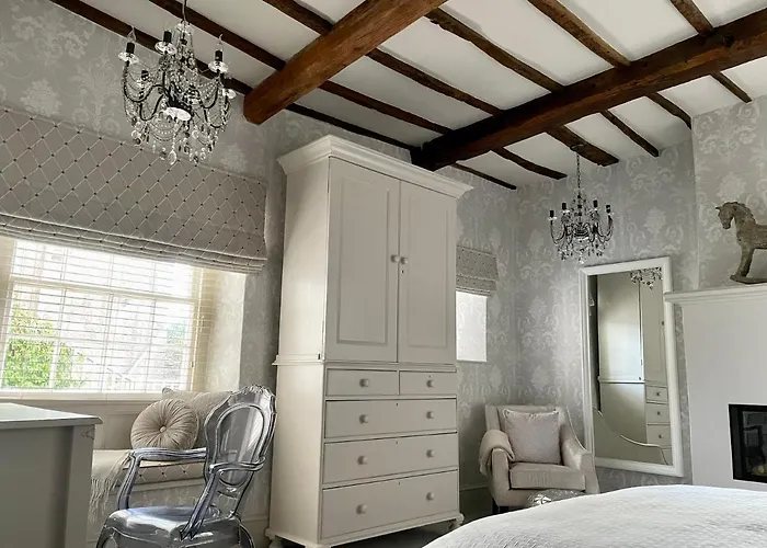 Bed & Breakfast Old Daltongate House 3*