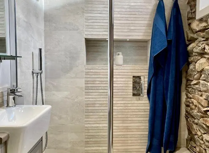 Bed & Breakfast Old Daltongate House 3*